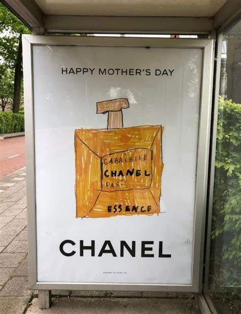 panneau publicitaire chanel